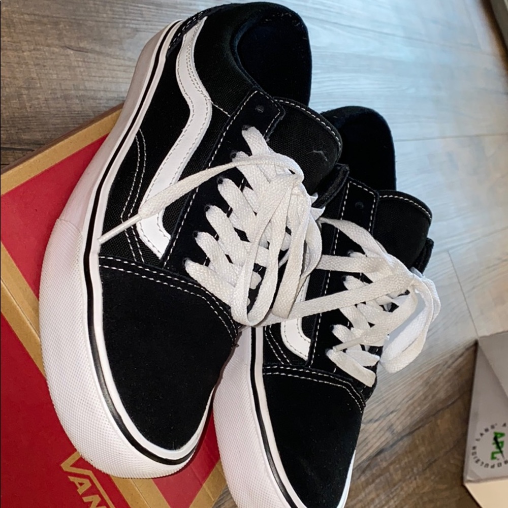 Vans old skool sneakers.